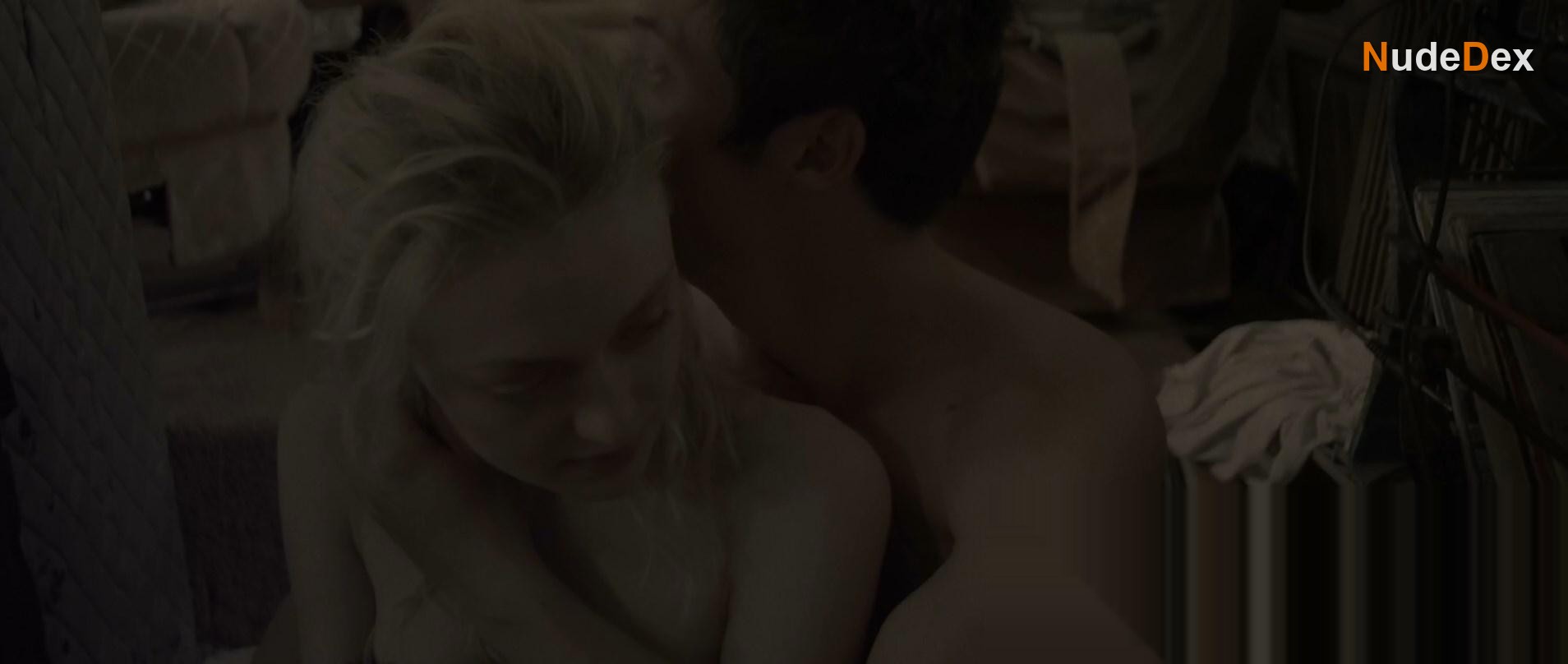 Dakota Fanning in Viena And The Fantomes, photo 17