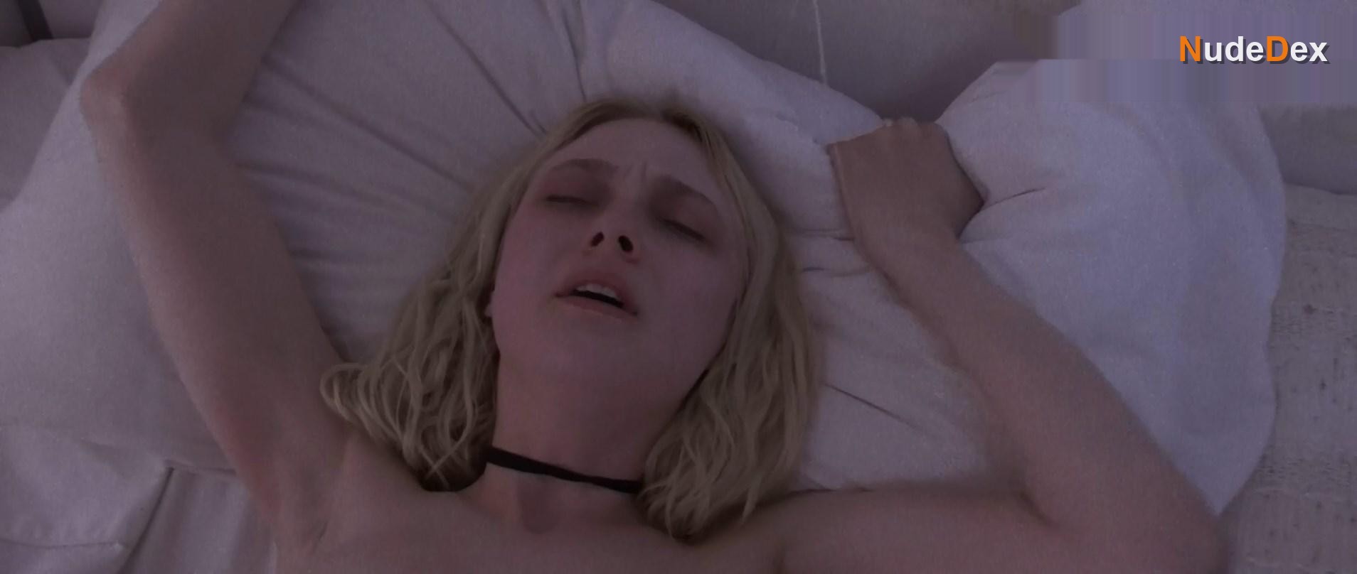 Dakota Fanning in Viena And The Fantomes, photo 19