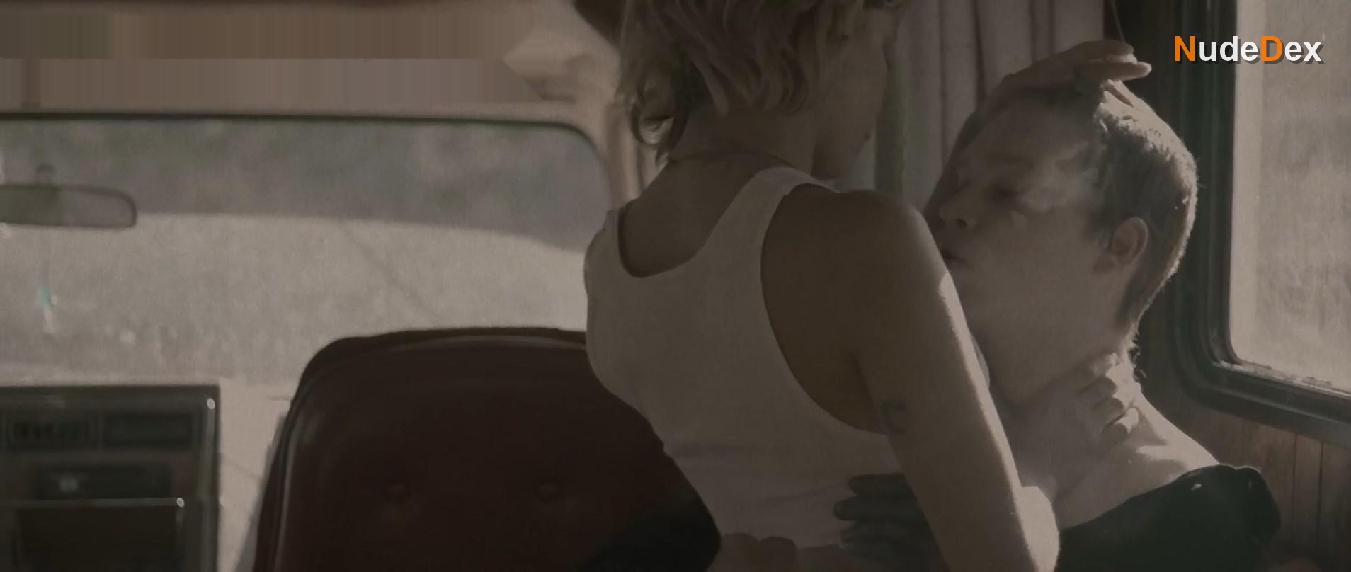 Dakota Fanning in Viena And The Fantomes, photo 22