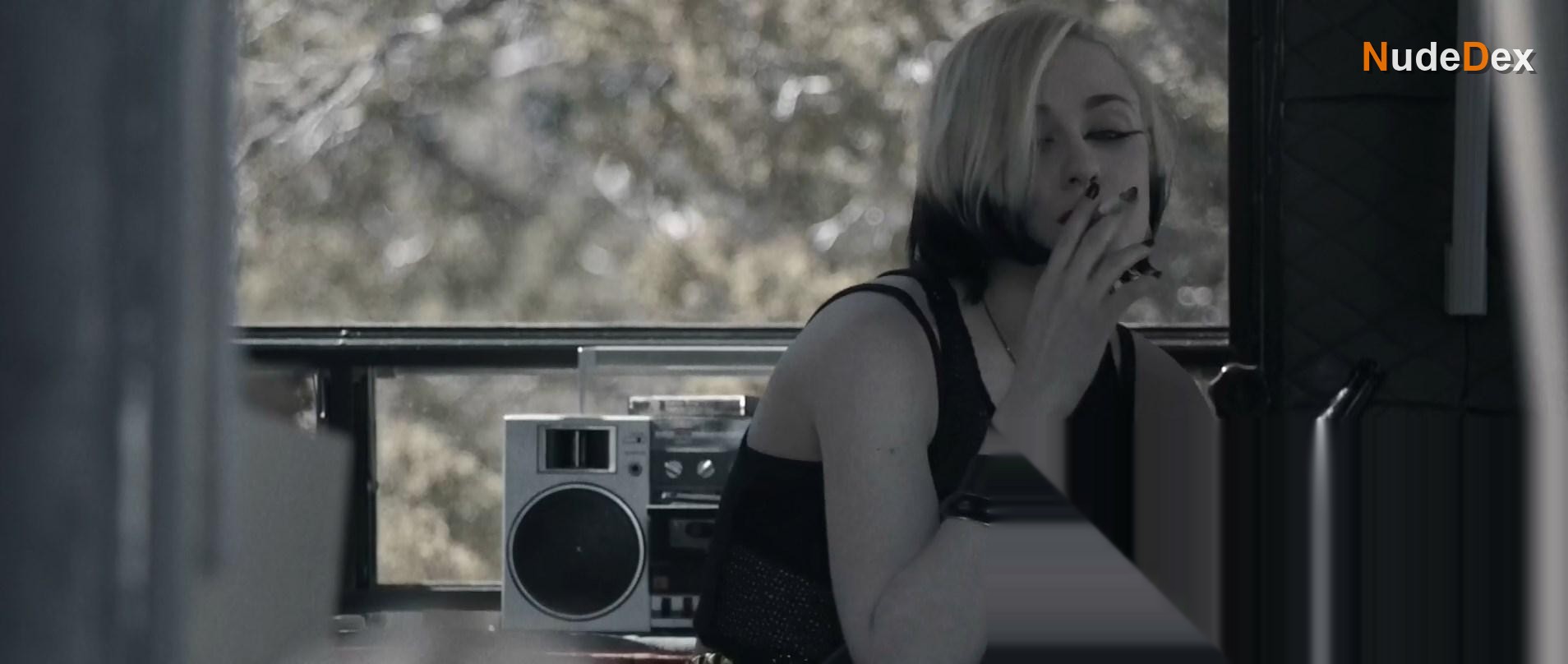 Dakota Fanning in Viena And The Fantomes, photo 26