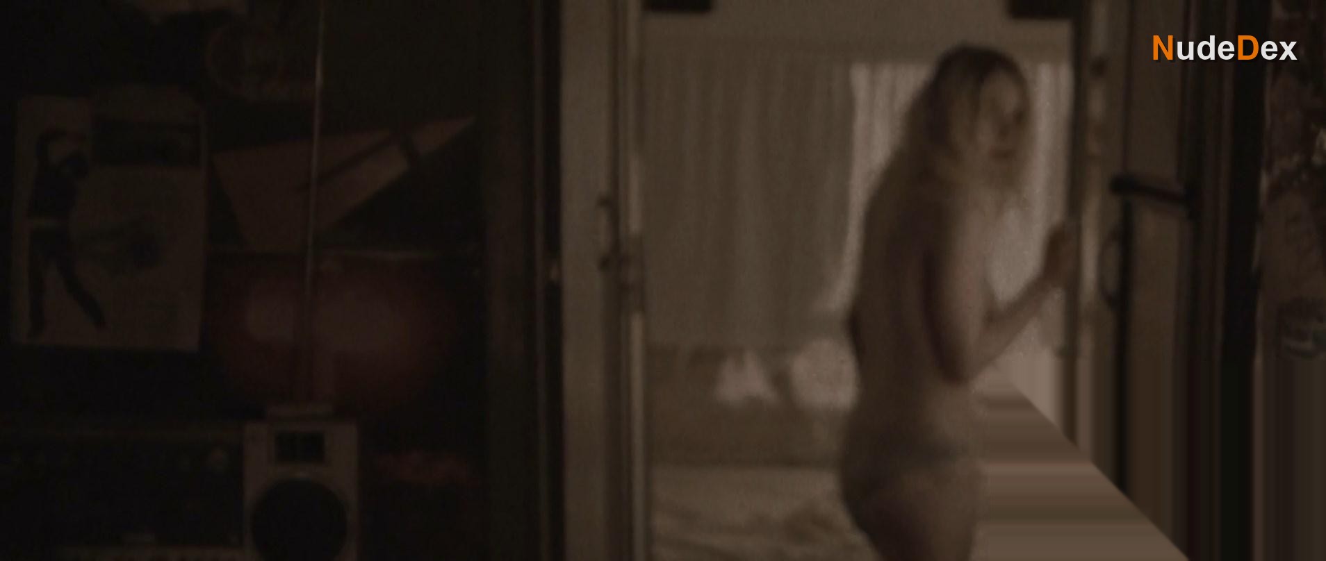 Dakota Fanning in Viena And The Fantomes, photo 29