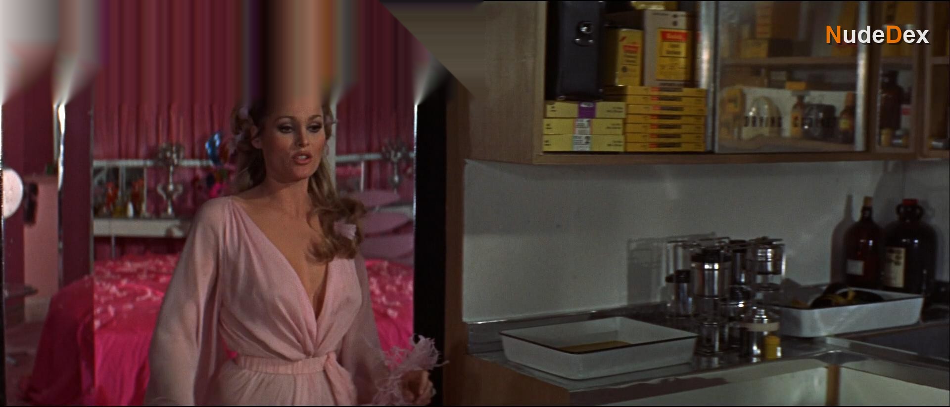 Daliah Lavi in Casino Royale, photo 11