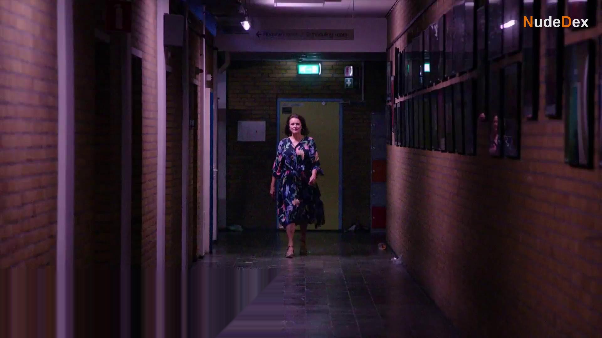 Damaris De Jong in Follow De Soa, photo 12