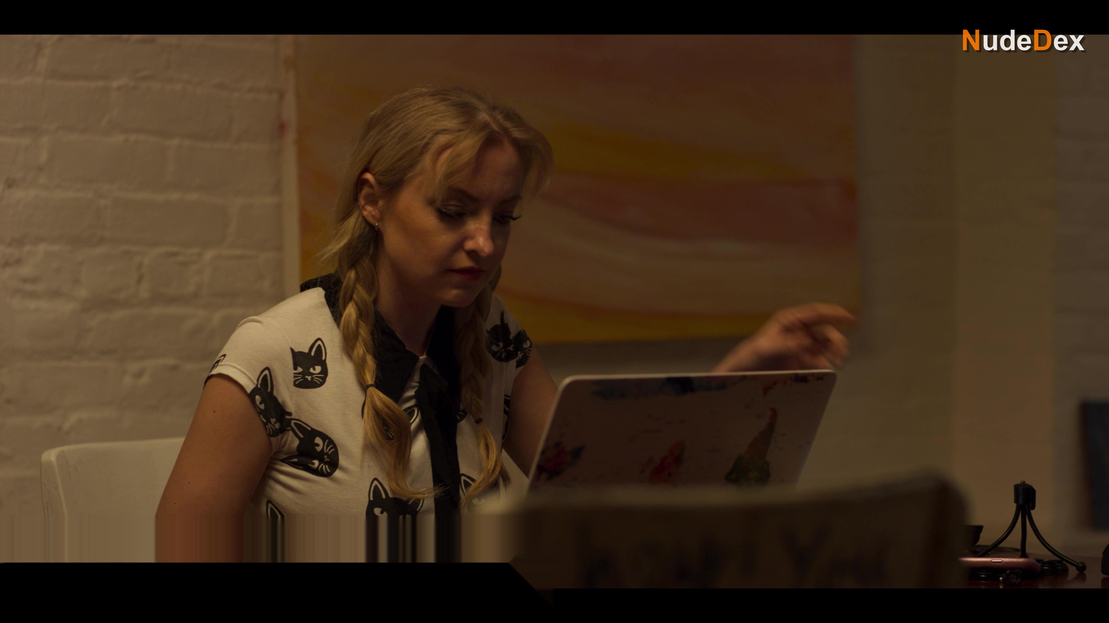 Dani Barker in Follow Her, photo 6