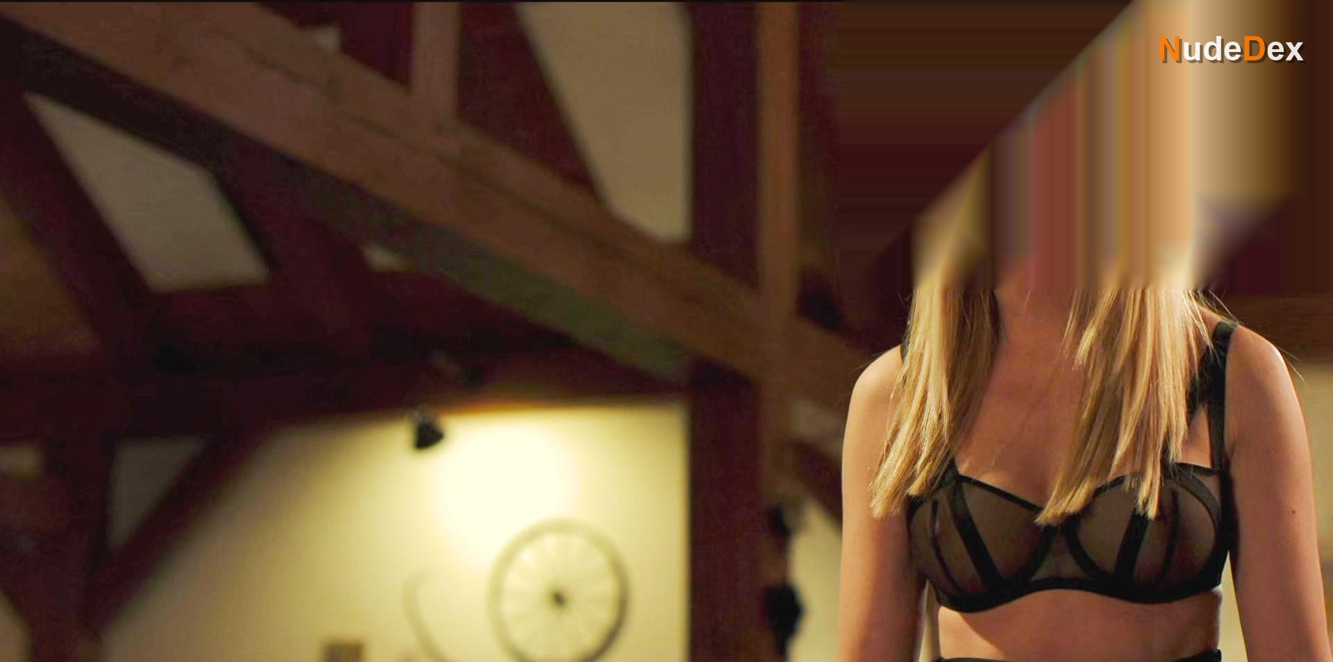 Dani Barker in Follow Her, photo 20