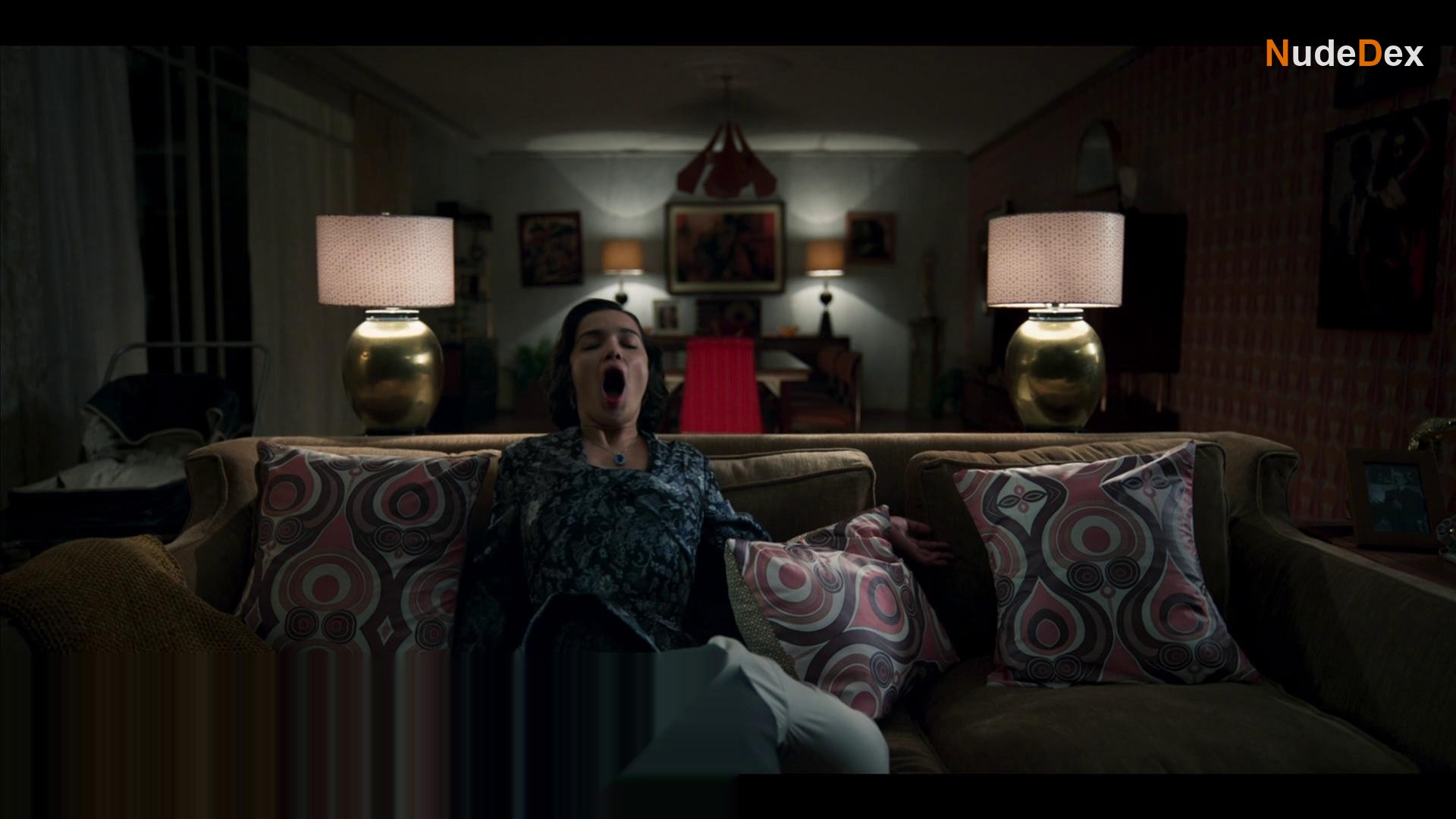 Daniela Alvarez in La Mexicana Y El Guero