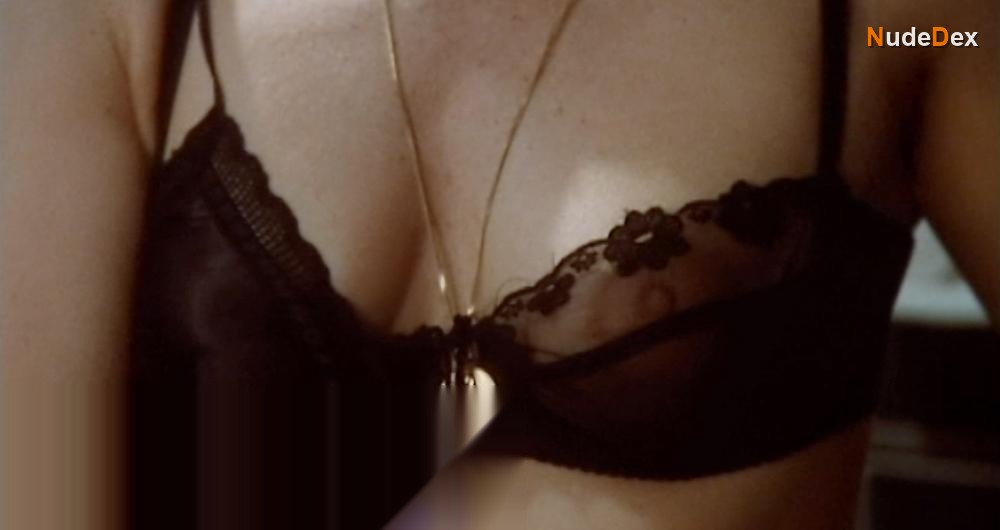 Daniela Poggi in Submission Of A Woman, photo 7