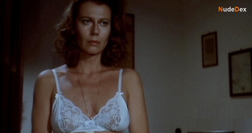 Daniela Poggi in Submission Of A Woman, photo 11