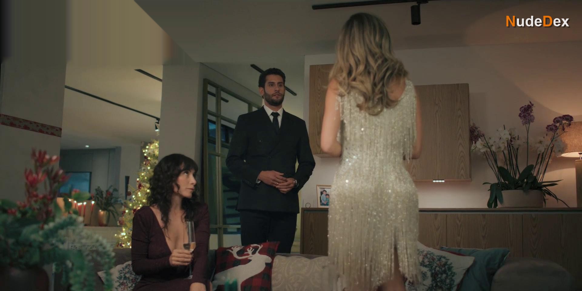 Daniela Tapia in Just Alice, photo 3