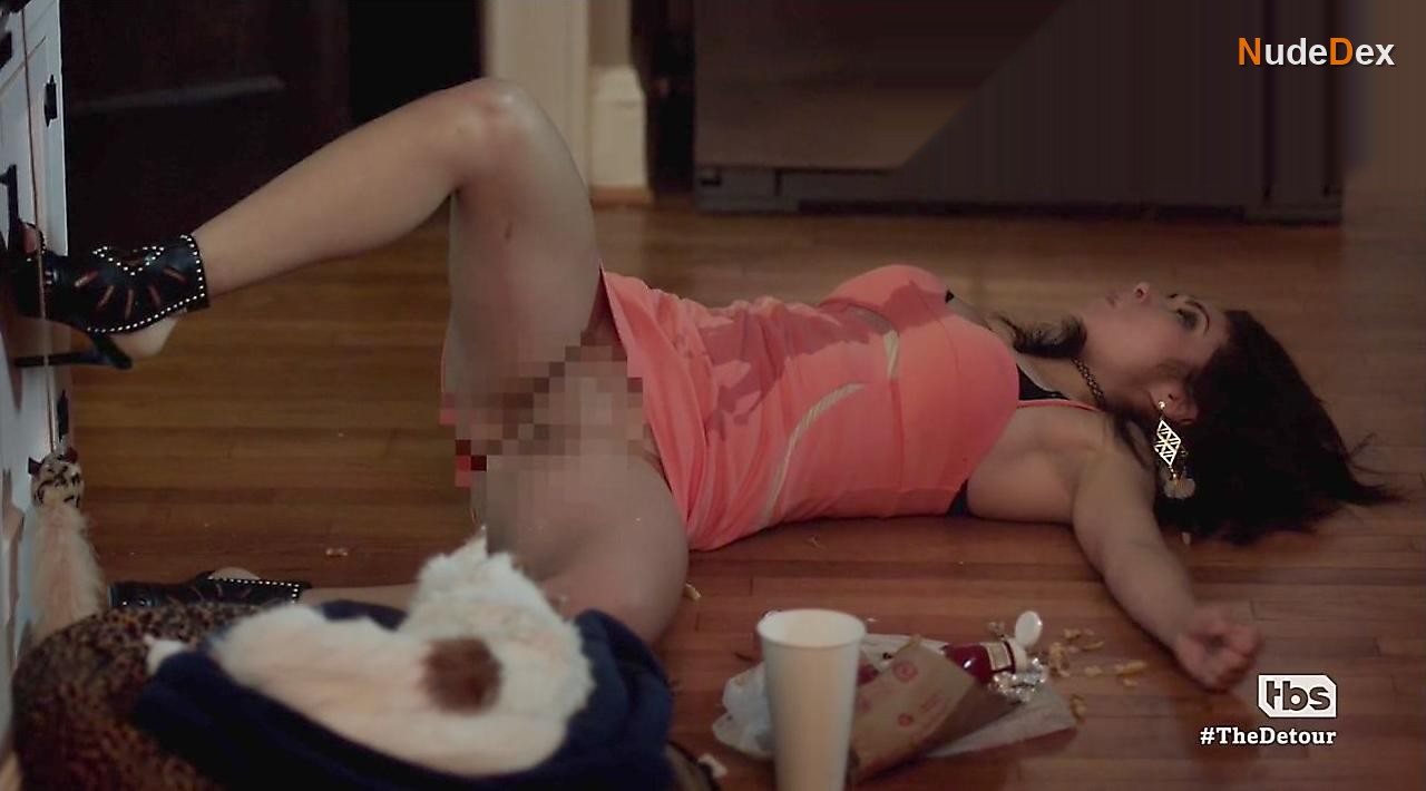 Daniella Pineda in The Detour, photo 1