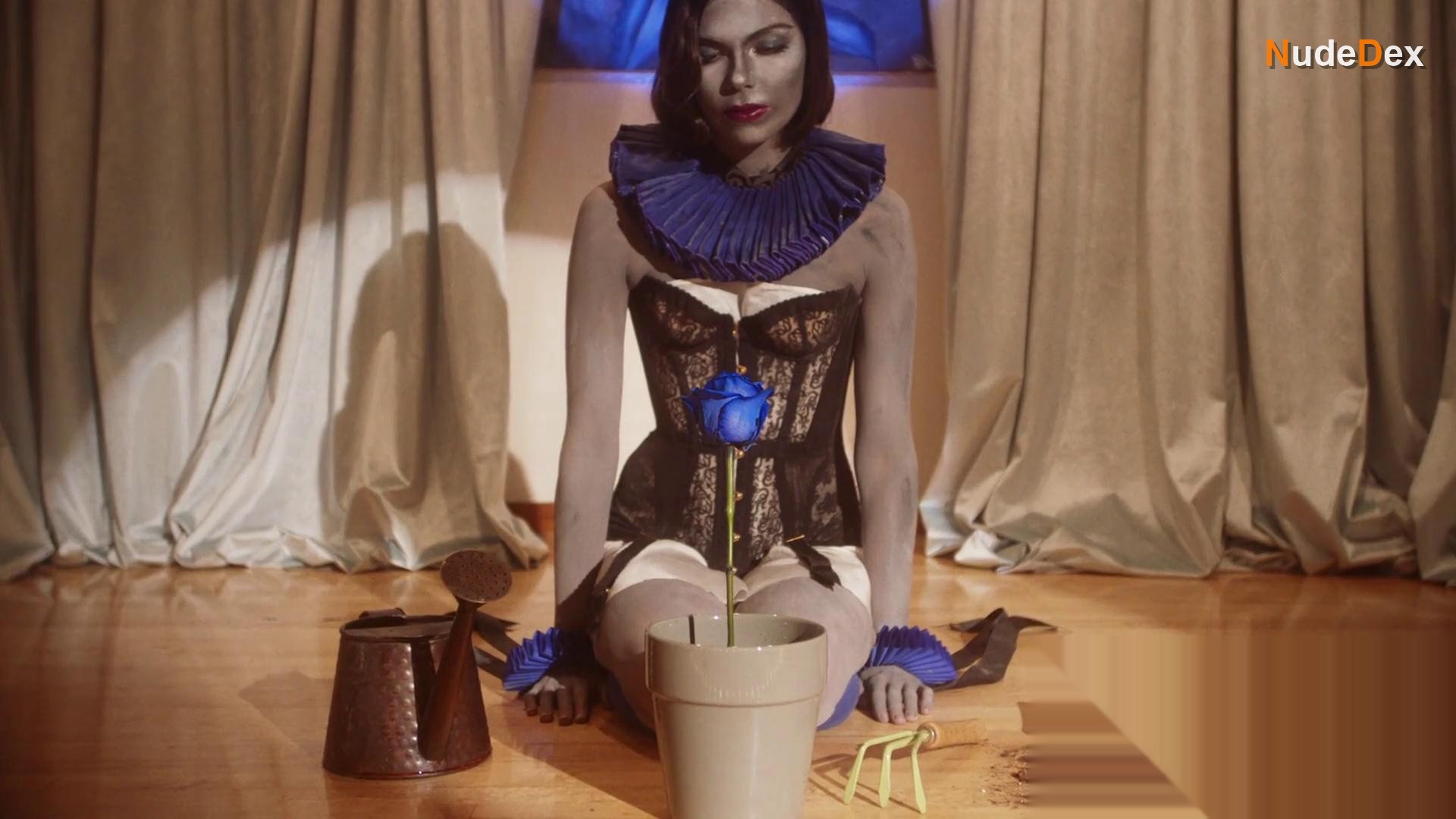 Danielle Bisutti in The Blue Rose, photo 4