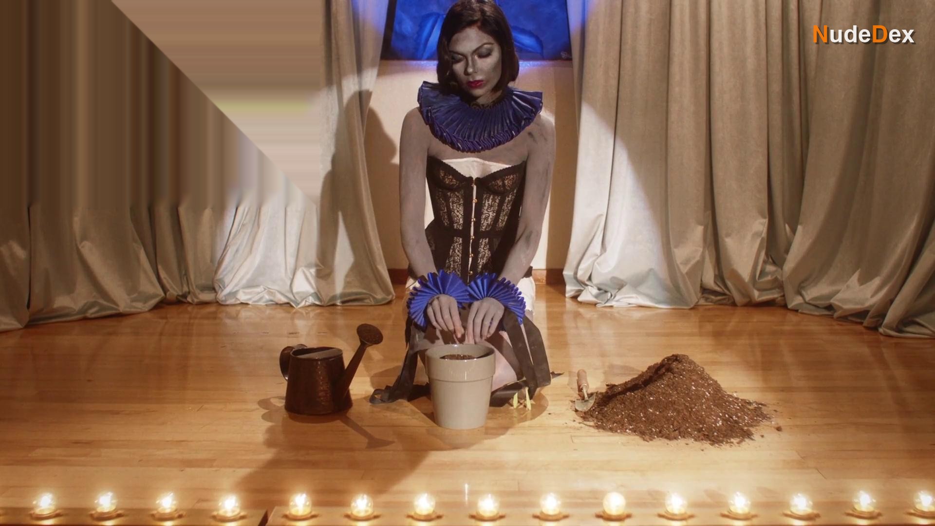 Danielle Bisutti in The Blue Rose, photo 6
