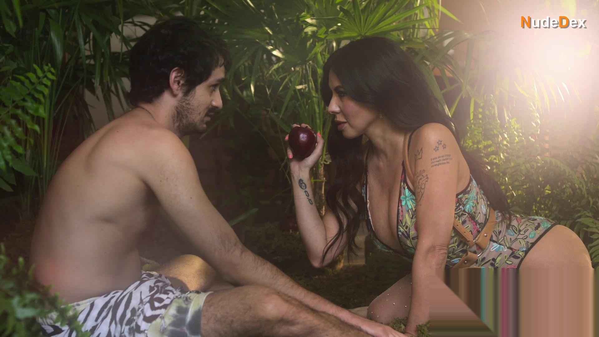Danielle Mendes in Como Sobrevivir Soltero, photo 1