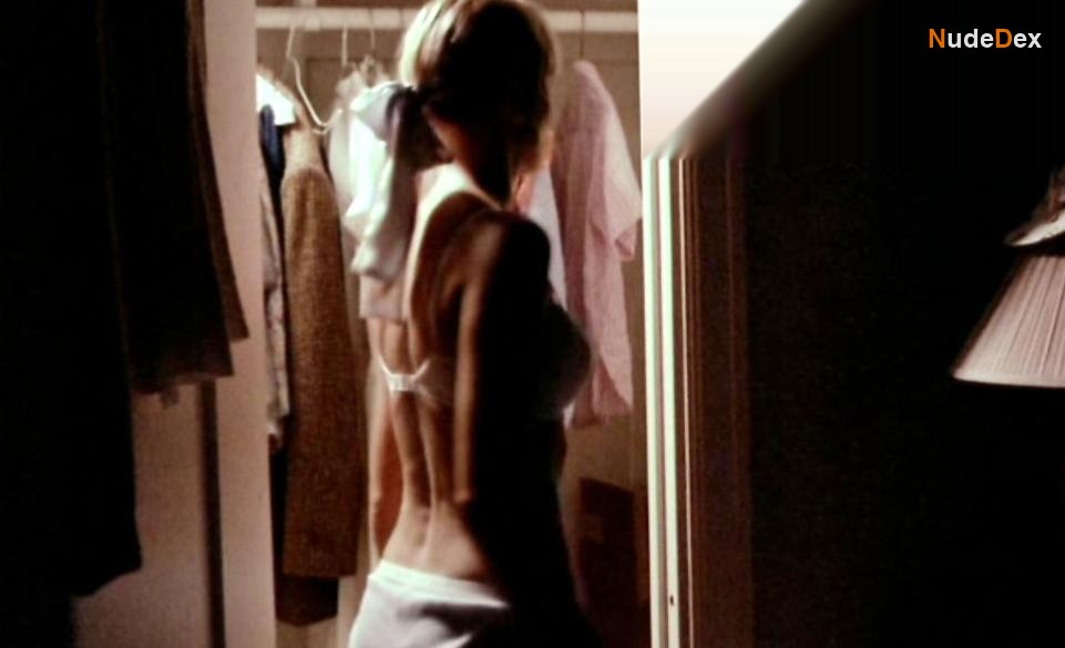 Darlanne Fluegel in Freeway, photo 7