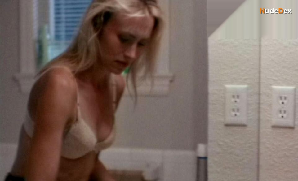 Darlanne Fluegel in Freeway, photo 10