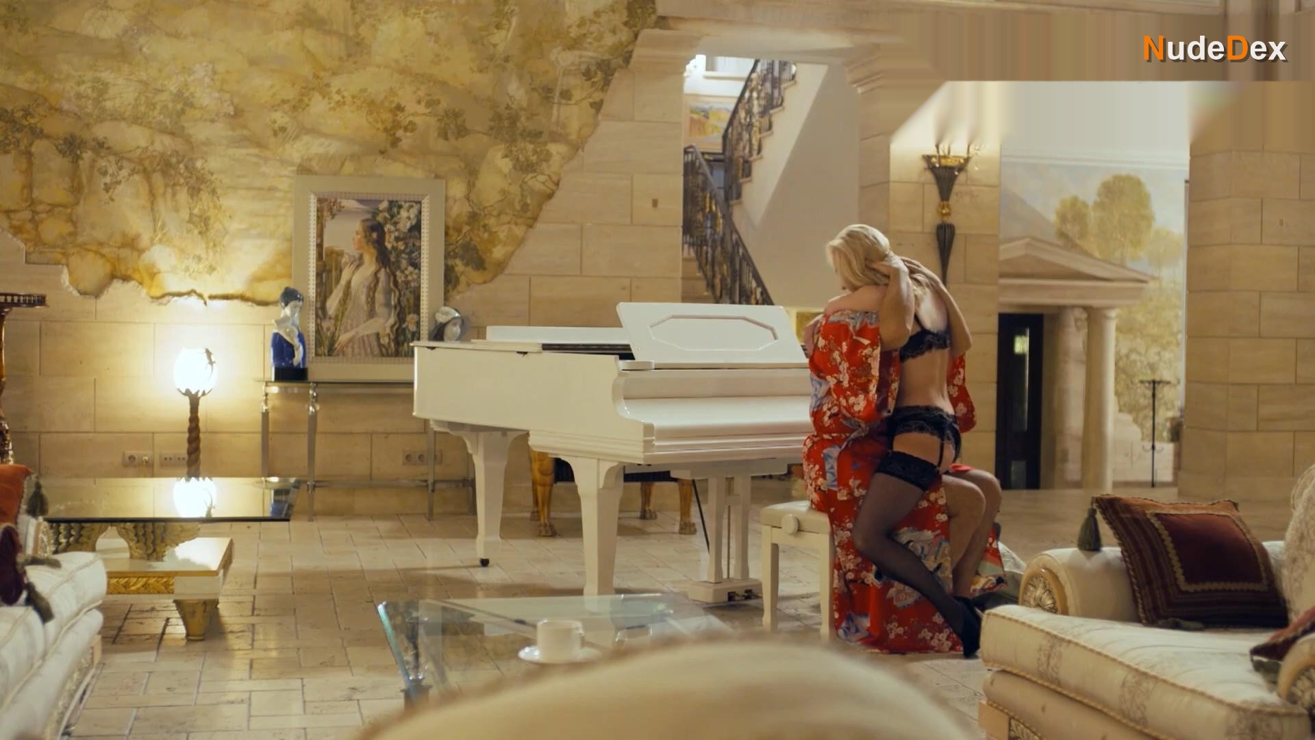 Darya Tregubova in Aquamarine, photo 5