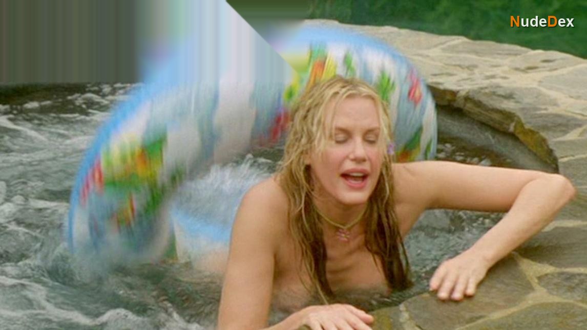 Daryl Hannah in Keeping Up With The Steins, photo 5