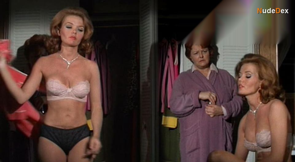 Deanna Lund in Tony Rome, photo 3