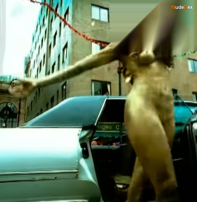 Deborah David in La Negra Tiene Tumbao, photo 1