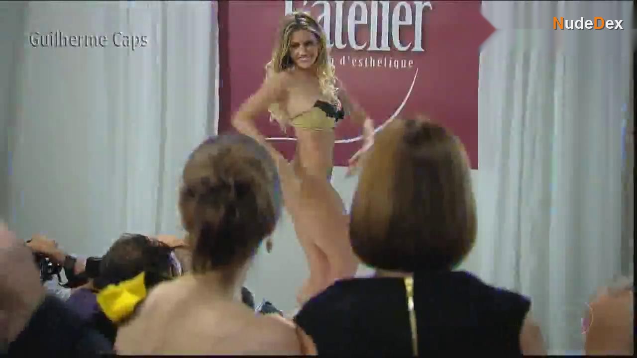 Deborah Secco in Insensato Coracao, photo 6