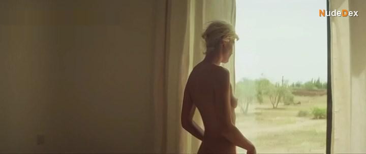 Delfine Bafort in You Go To My Head, photo 15