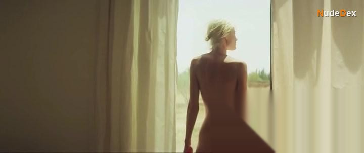 Delfine Bafort in You Go To My Head, photo 16