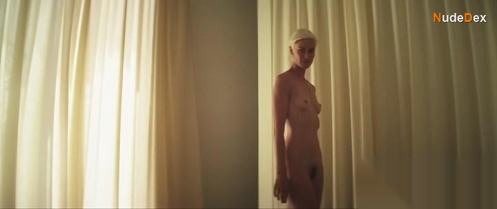 Delfine Bafort in You Go To My Head, photo 17