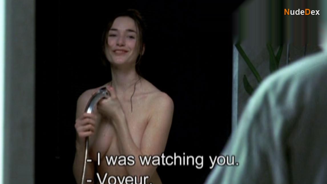 Delphine Rollin in A Model Employee, photo 8
