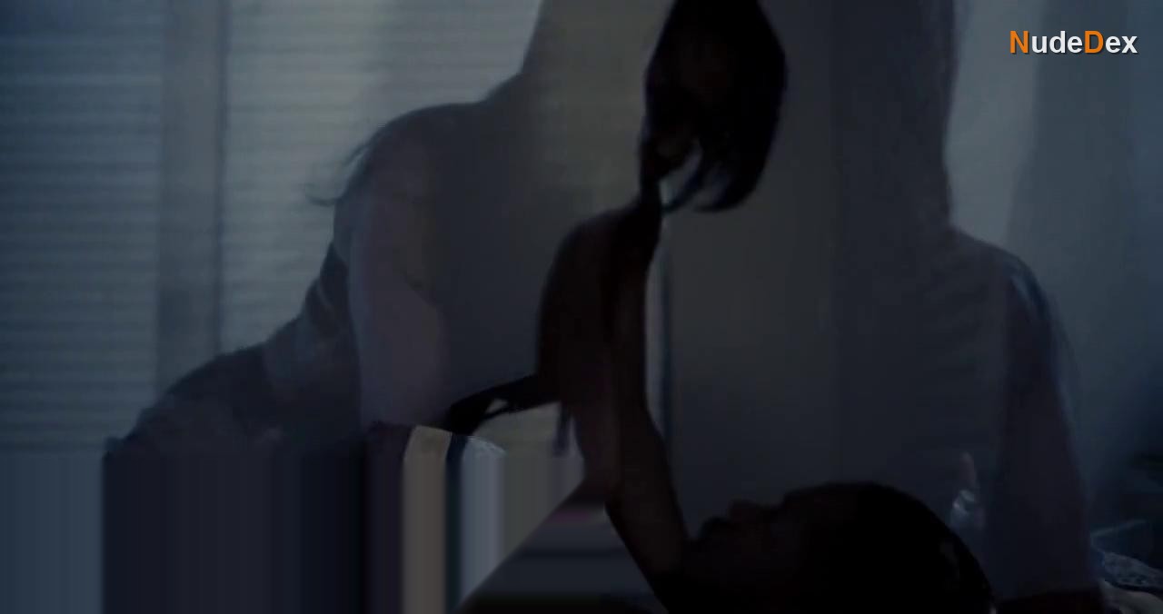 Dessi Sykes in Gutter, photo 10