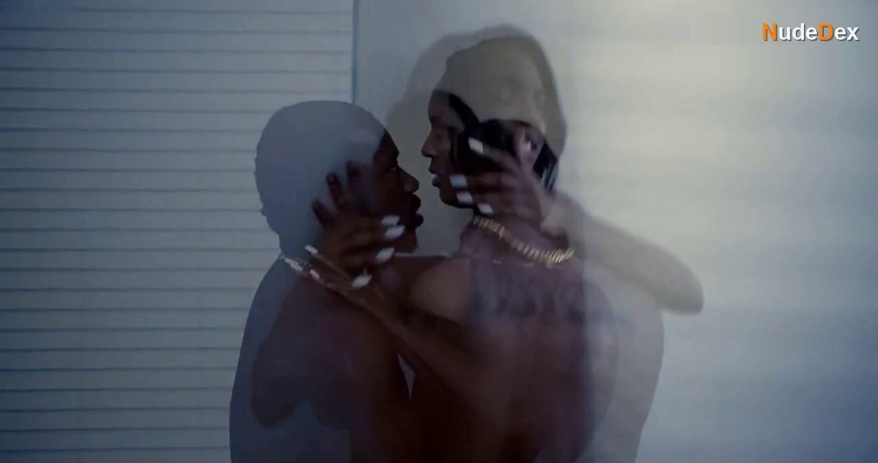 Dessi Sykes in Gutter, photo 11