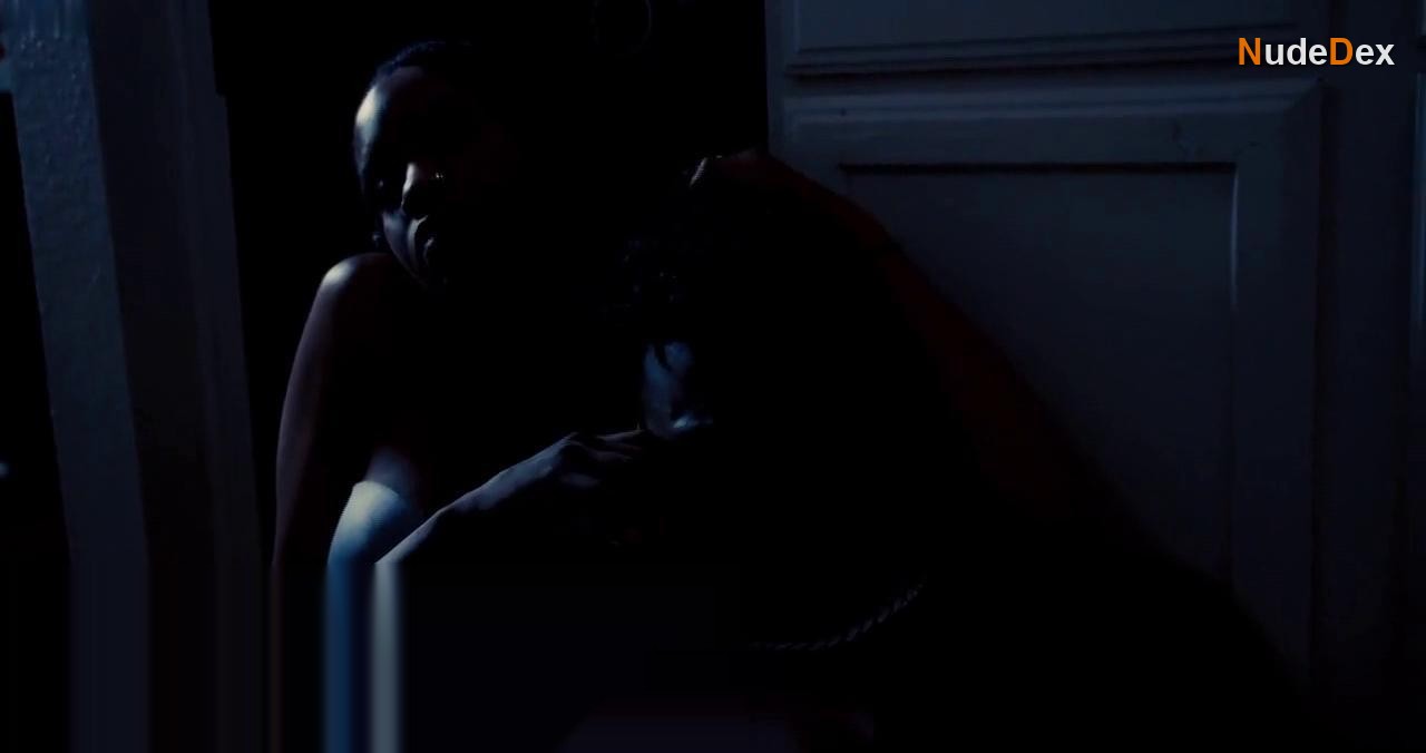 Dessi Sykes in Gutter, photo 16