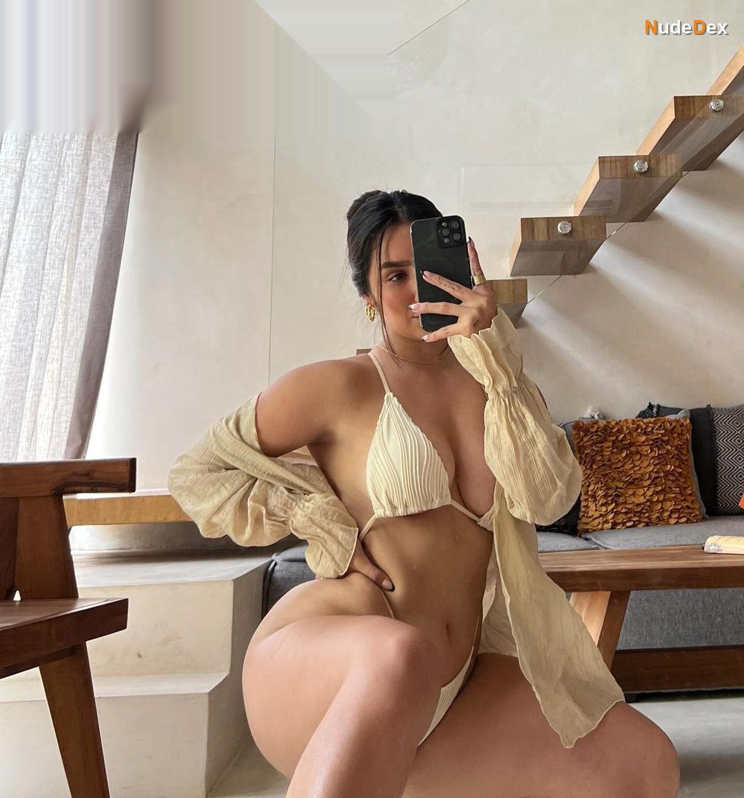 Deyaris Arai in The Body Nation, photo 1