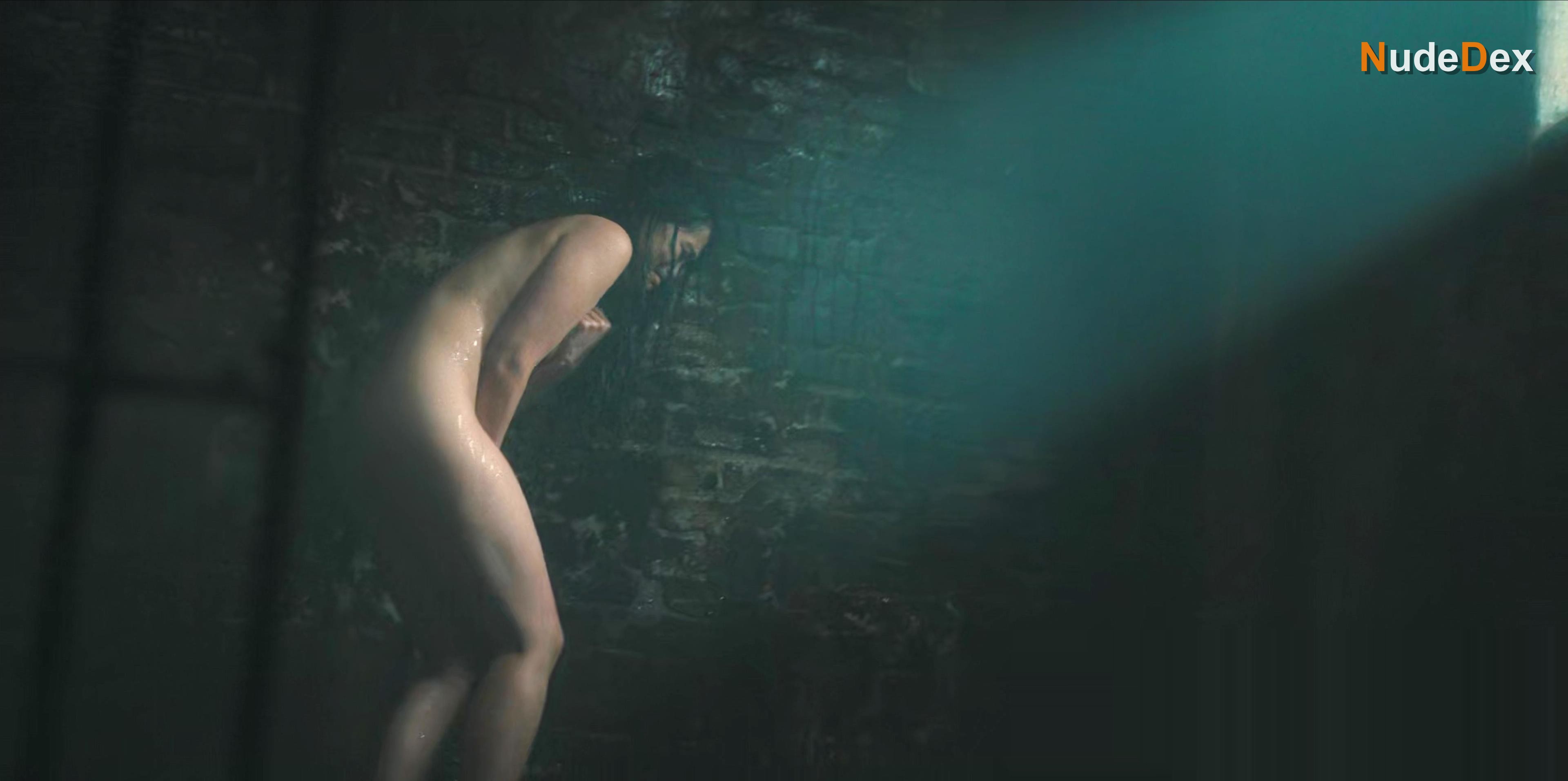 Dianne Doan in Warrior, photo 11