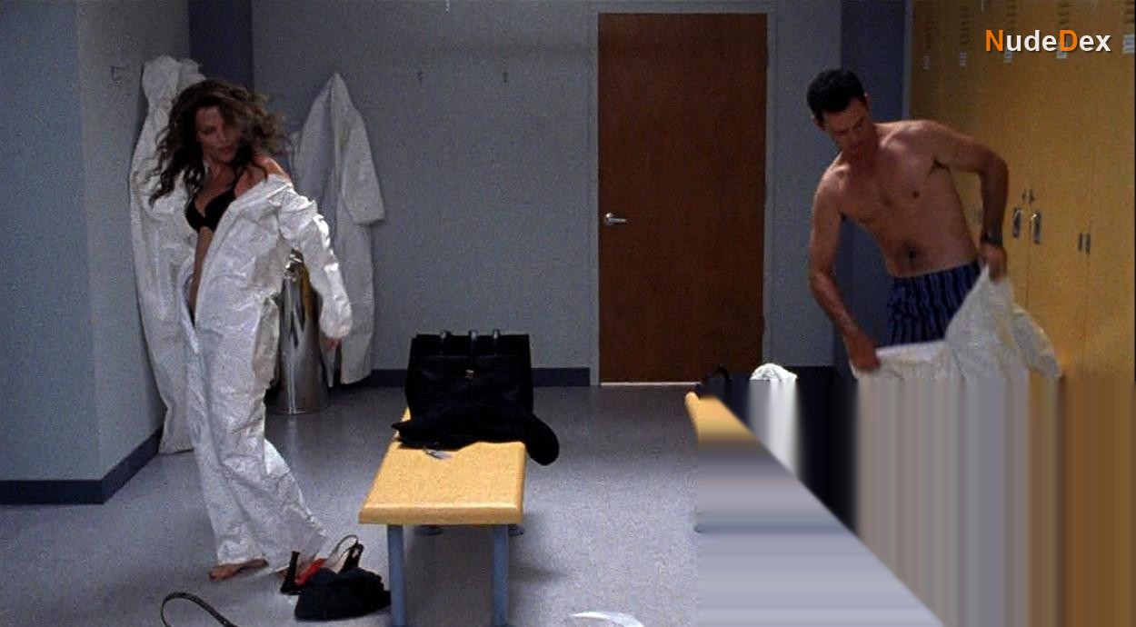 Dina Meyer in Burn Notice, photo 4