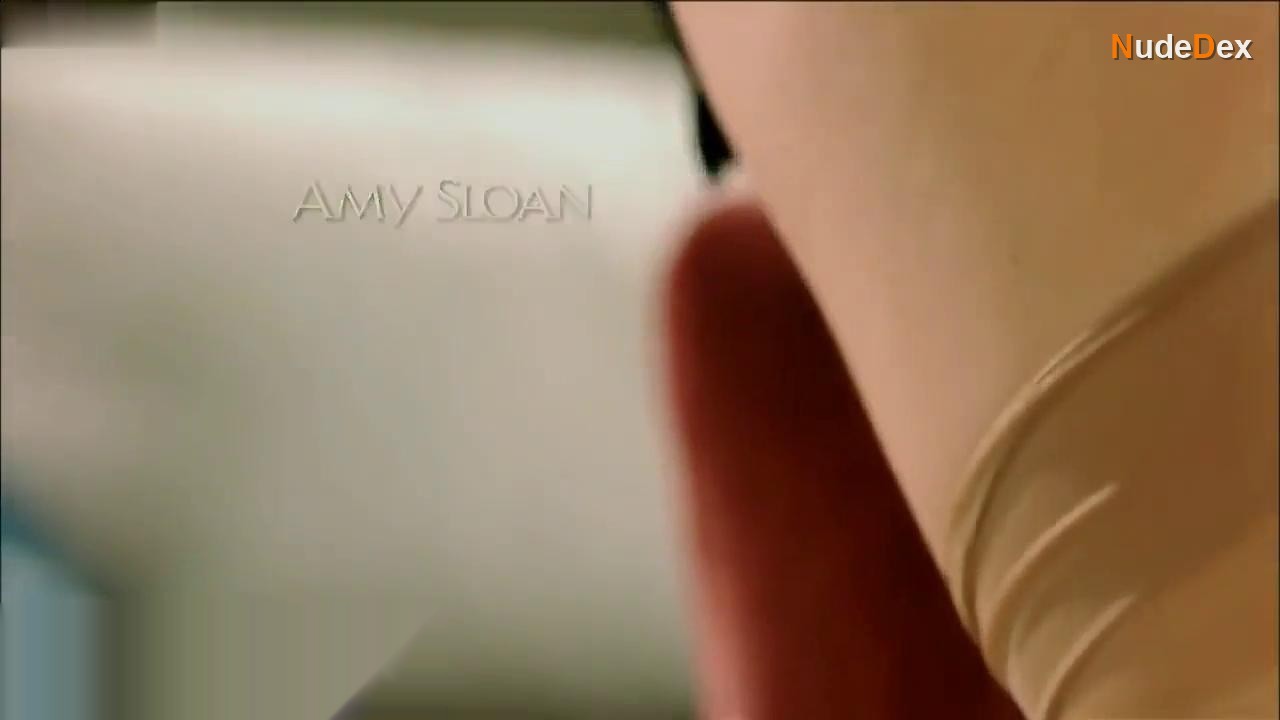 Dina Meyer in Crime Of Passion, photo 1