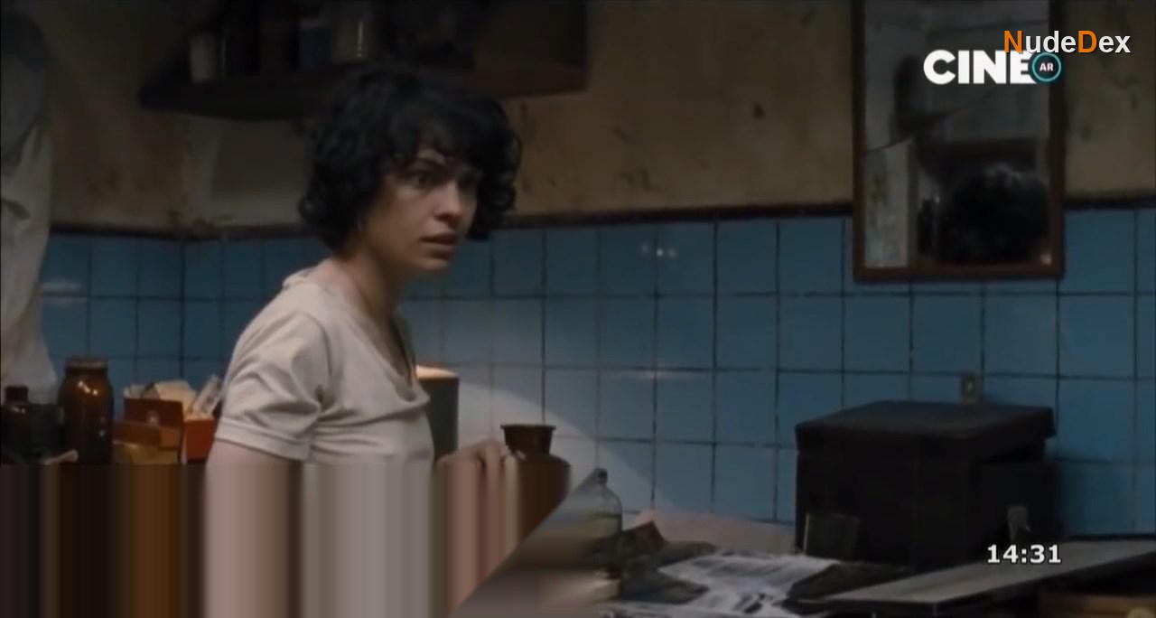 Dolores Fonzi in Salamandra, photo 5