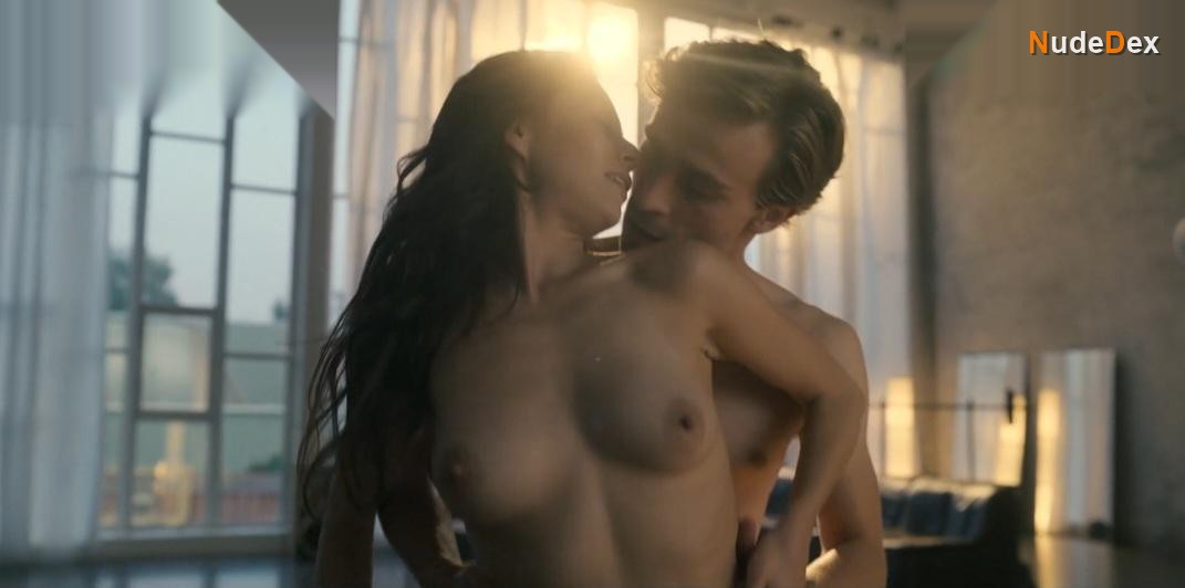 Dominika Sakowicz in A Girl And An Astronaut, photo 1
