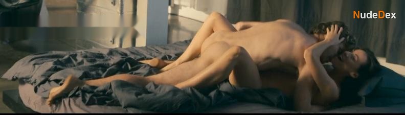 Dominika Sakowicz in A Girl And An Astronaut, photo 16