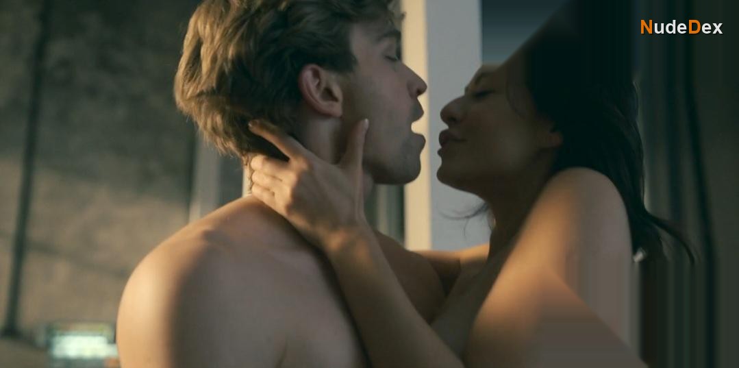 Dominika Sakowicz in A Girl And An Astronaut, photo 17