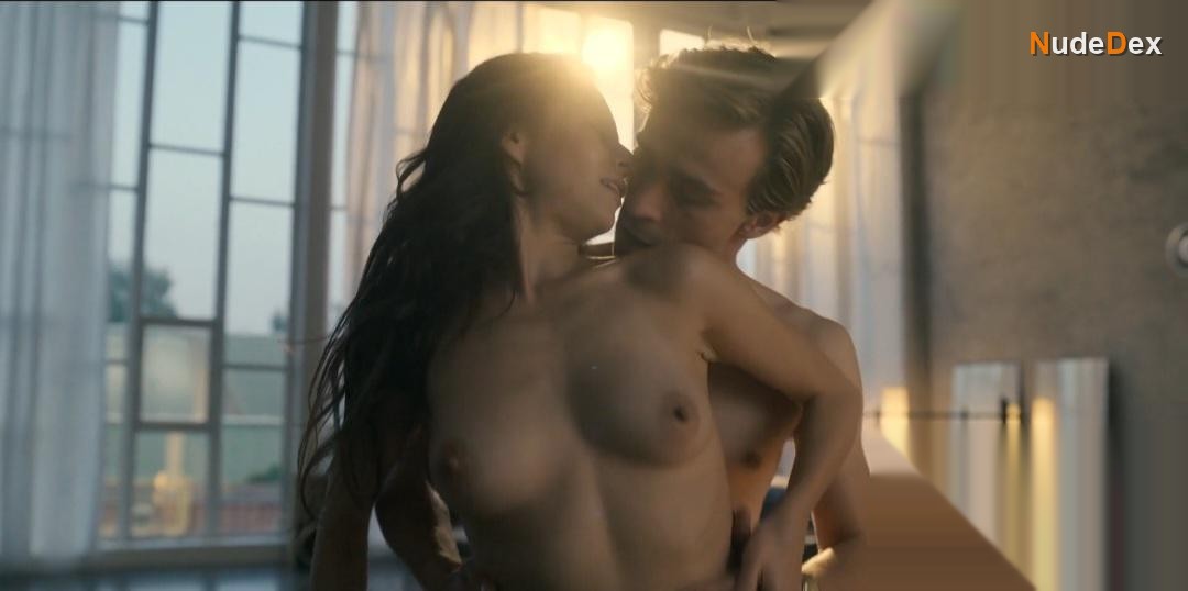 Dominika Sakowicz in A Girl And An Astronaut, photo 20