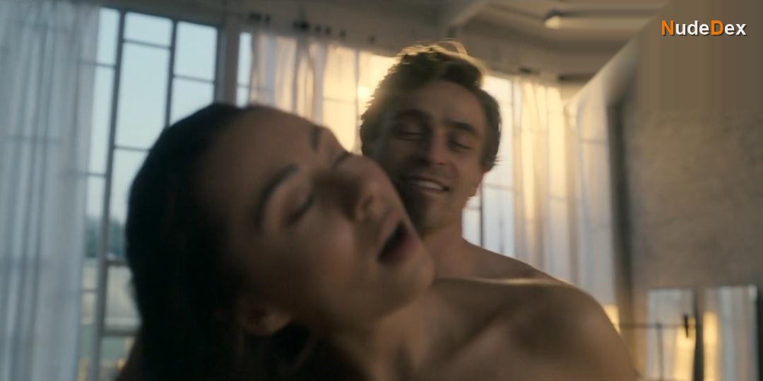 Dominika Sakowicz in A Girl And An Astronaut, photo 23