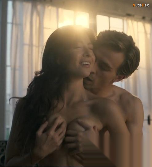 Dominika Sakowicz in A Girl And An Astronaut, photo 28