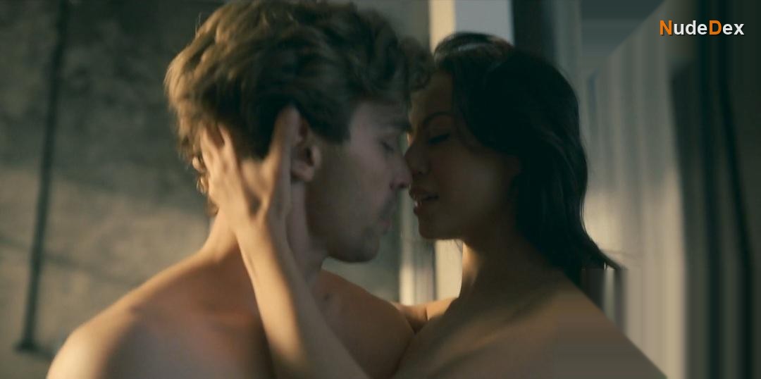 Dominika Sakowicz in A Girl And An Astronaut, photo 35