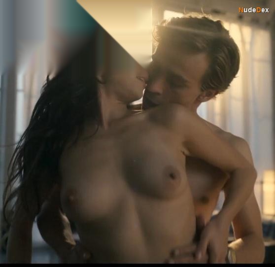 Dominika Sakowicz in A Girl And An Astronaut, photo 39