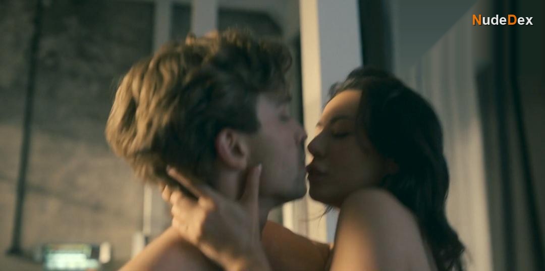 Dominika Sakowicz in A Girl And An Astronaut, photo 54
