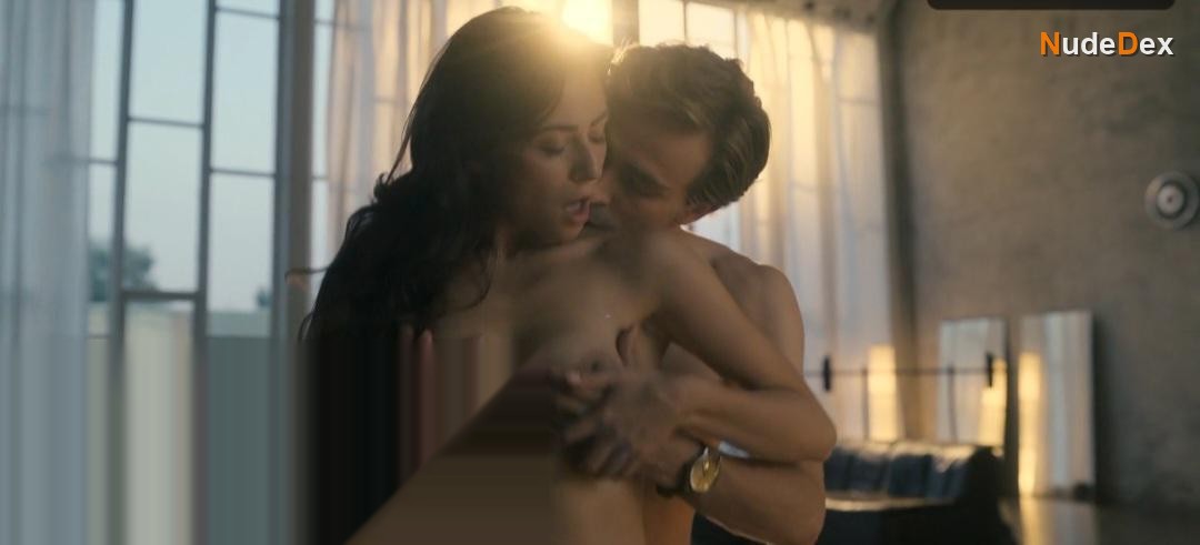 Dominika Sakowicz in A Girl And An Astronaut, photo 59