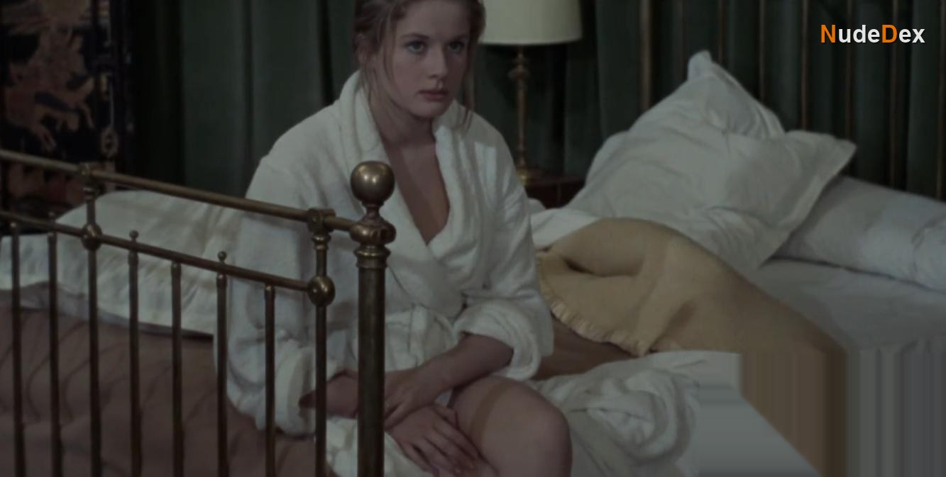 Une Femme Douce in Une Femme Douce, photo 5