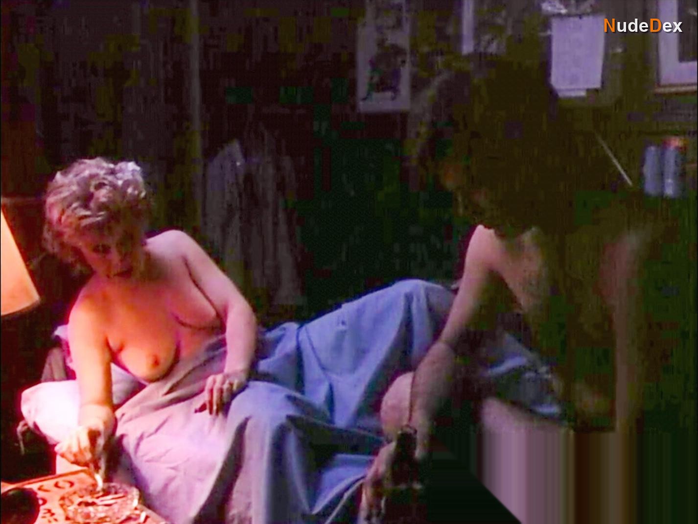 Donna Yeager in Slaughter High, photo 8