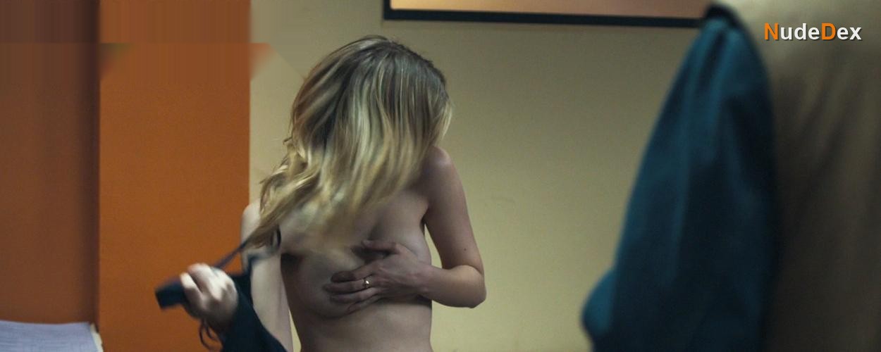Dreama Walker in Compliance, photo 5