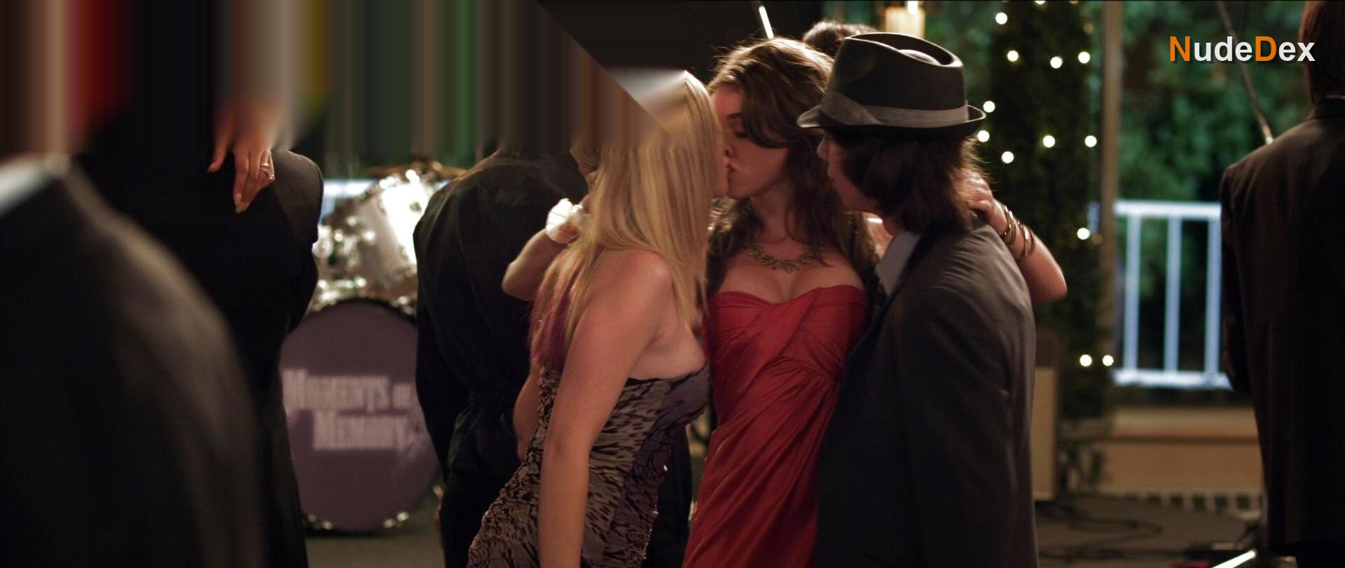 Dreama Walker in Date And Switch